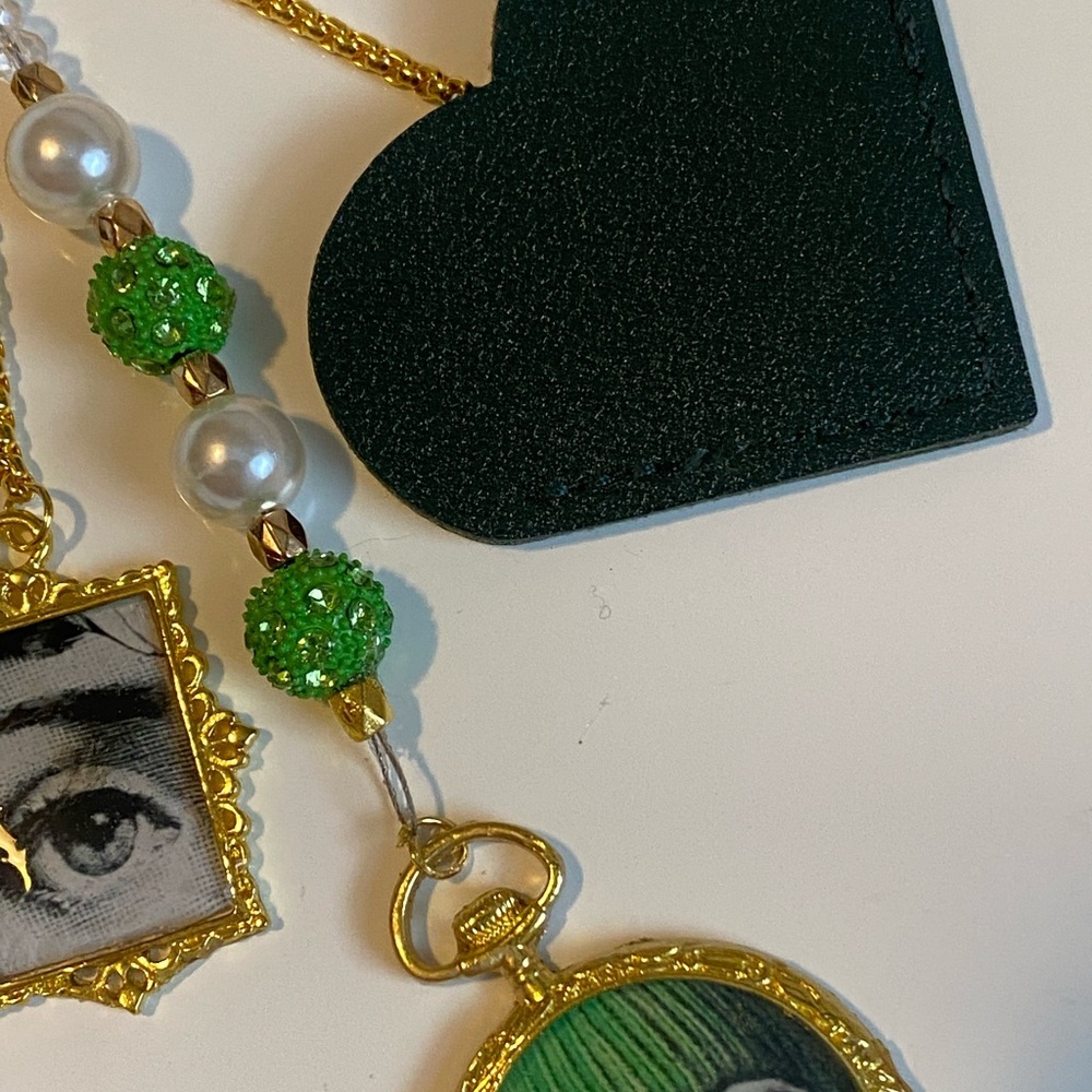 NEW FORNASETTI INSPIRED HAND PURSE HANDBAG CHARM KEYCHAIN DESIGNER READY GREEN - Picture 4 of 9